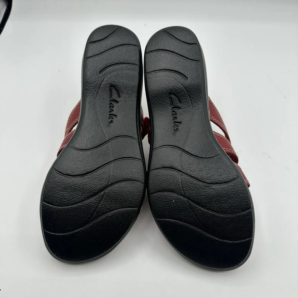Clarks Sandals Womens Sz‎ 7 W Red Leather 4 Strap Strappy Slip On Slides - Picture 10 of 11